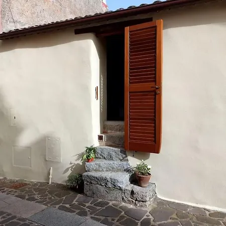 Casa de Férias Casa Storica Austis, Sardegna *
